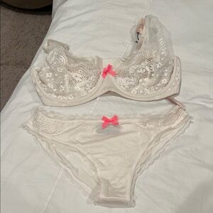 Body By Victoria White Lace Bra Set